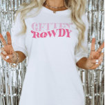 Camiseta Cowgirl rosa ganhando Festa de solteira Rowdy<br><div class="desc">Esta design apresenta uma redação retrorreflectora que diz: Gettin' Rowdy. Perfeito para celebrar o Último Disco da Noiva ou Último Rodeio! Veja a coleção inteira para mais itens correspondentes!</div>