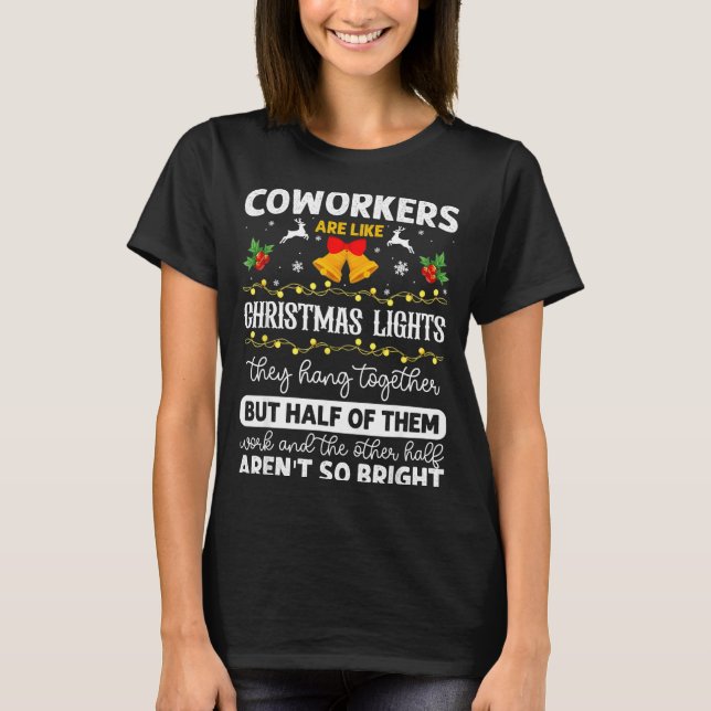 Camiseta Coworkers Are Like Christmas Lights They Hang Toge (Frente)