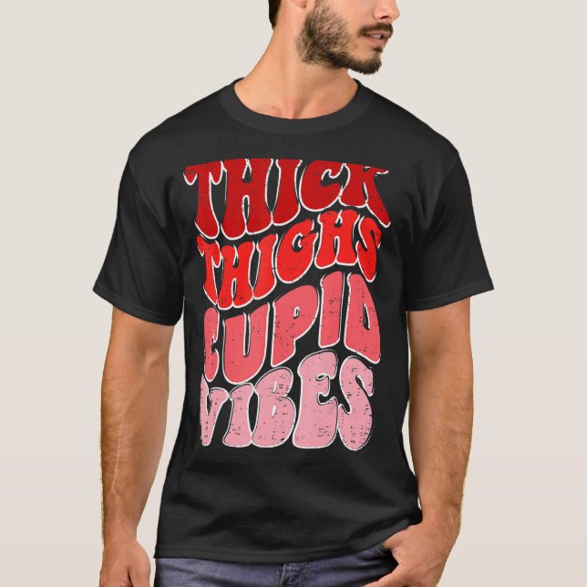 Camiseta Coxas grossas e Namorados Cupidos Vibes Adoram Cup (Frente)