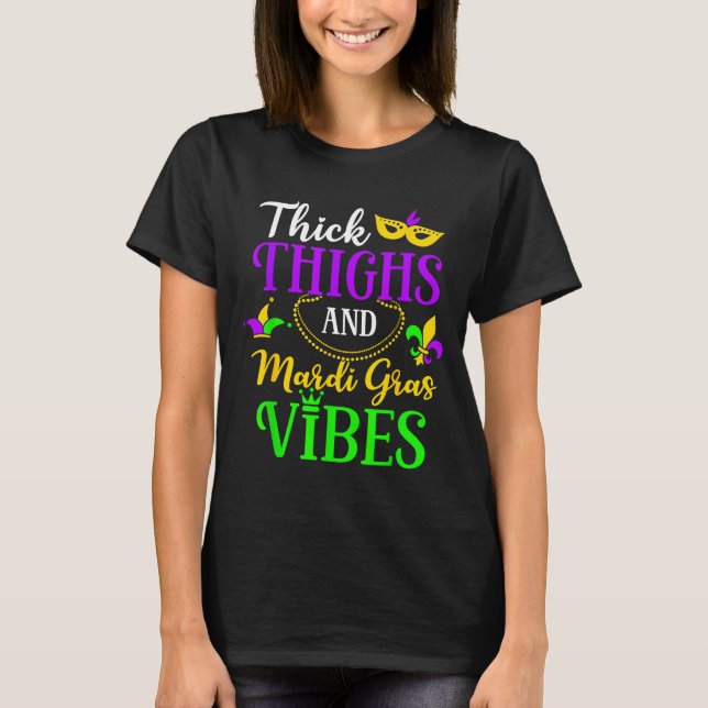 Camiseta Coxas Grossas Vibes de Mardi Gras Design (Frente)