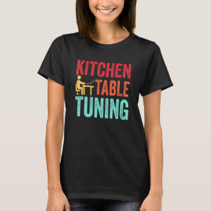 Camiseta Cozinha Mesa Ajustando Engraçado