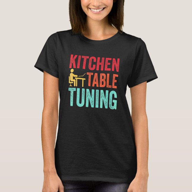 Camiseta Cozinha Mesa Ajustando Engraçado (Frente)