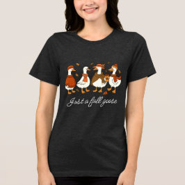 Camiseta Cozy Autumn Geese - Fall Season Animal Illustratio