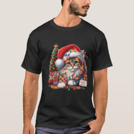 Camiseta Cozy Cat in Christmas Lights, Santa Hat