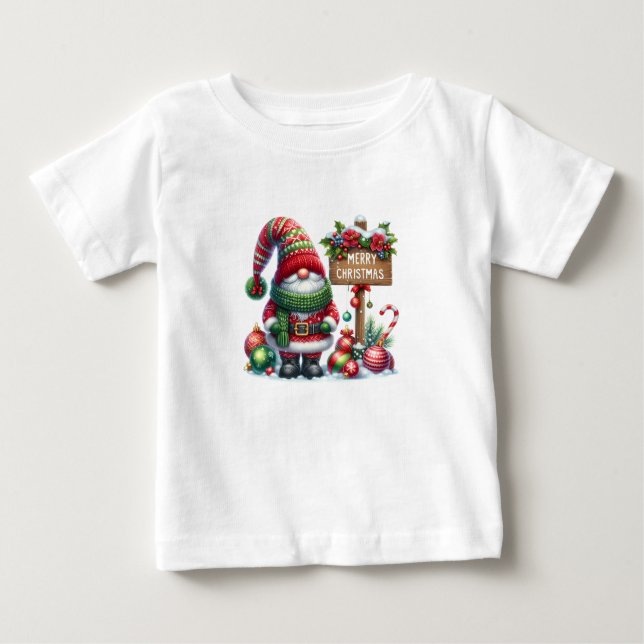 Camiseta Cozy Christmas Gnome Art – Festive Holiday (Frente)