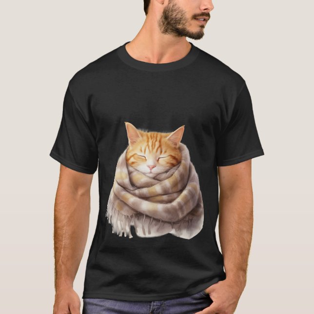 Camiseta Cozy Ginger Cat Snuggled in Warm Scarf Art ✨🐾🧣 (Frente)