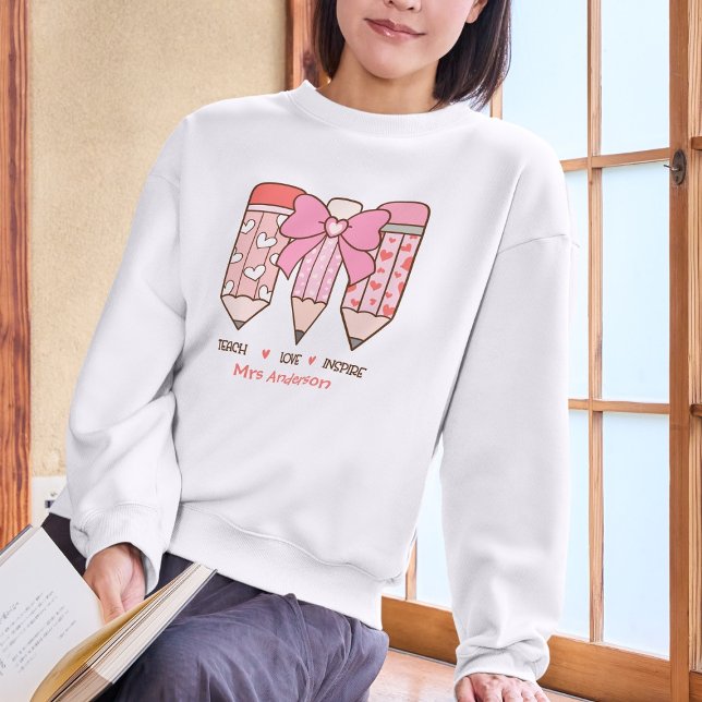 Camiseta Cozy Pink Coquette Valentine Teacher Personalized (Criador carregado)