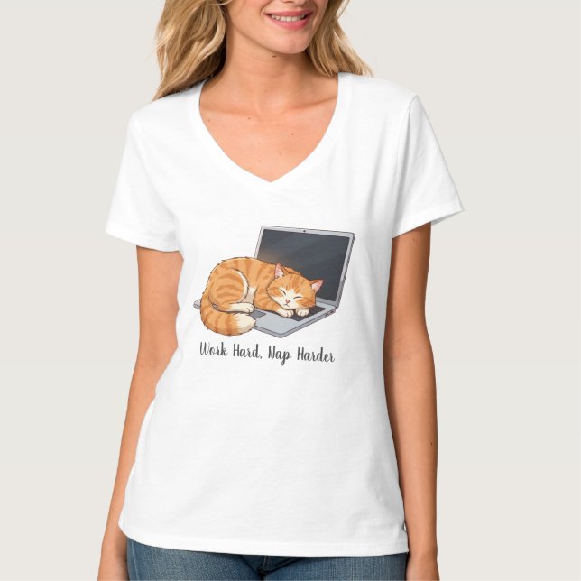 Camiseta Cozy Tabby on Laptop (Frente)