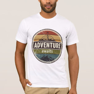 Camiseta Crachá de Bússola de Montanha Vintage Aventura Esp