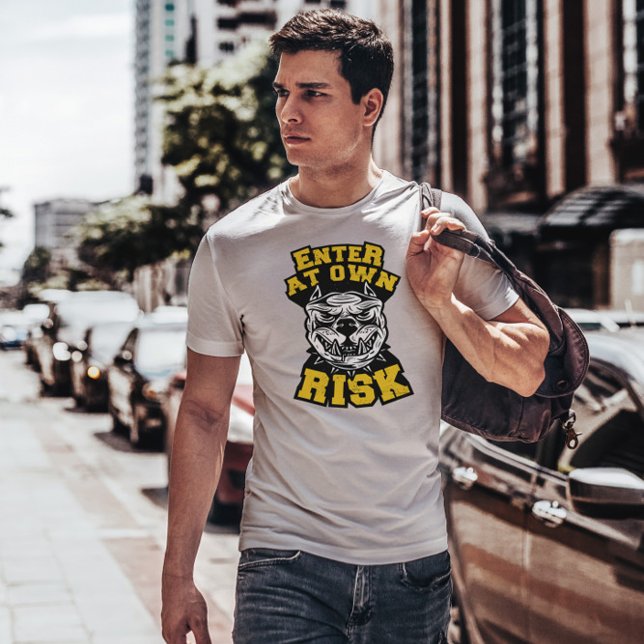 Camiseta Crachá de cães perigosos (Criador carregado)