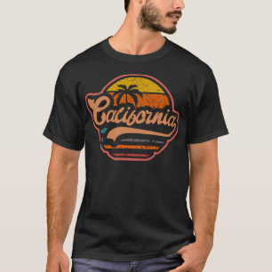 Camiseta Crachá de estilo de vida do paraíso solar da Calif