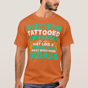 Camiseta Crachá de Modificação de Corpo do Barman Tatuado