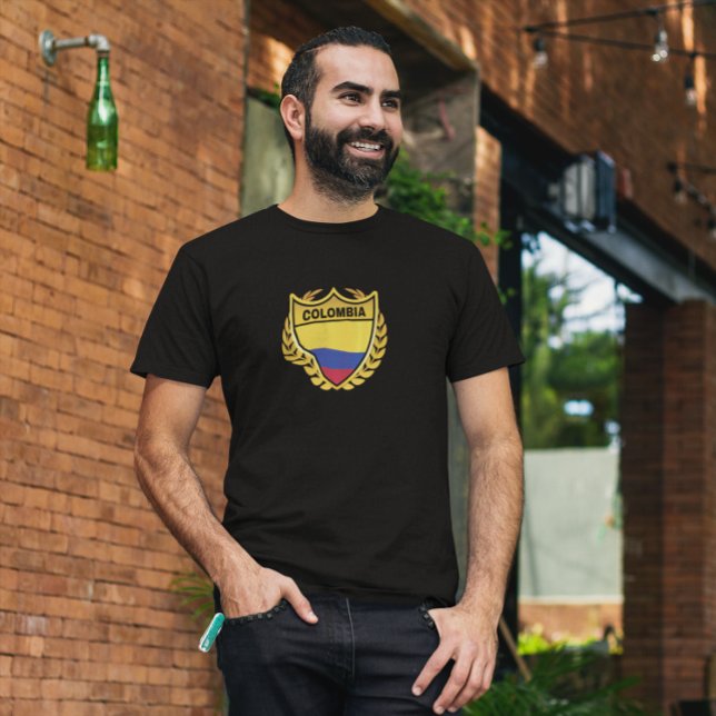 Camiseta Crachá de repouso Dourado com bandeira nacional da (Colombia National Flag Gold Crest Badge T-Shirt)