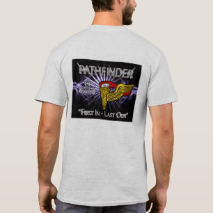 Camiseta Crachá Pathfinder-"Primeiro na Última Saída"