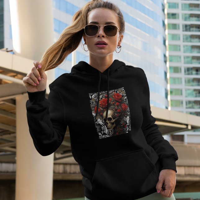 Camiseta Crânio Com Rosas De Cabelo Selvagem Em Folhas De V (Criador carregado)