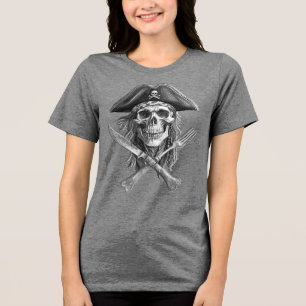 Camiseta Crânio Pirata B&W com Faca e Forte Cruzada