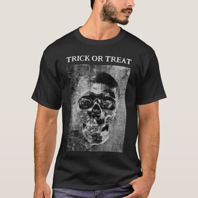 Camiseta Cranio preto e branco. Truque ou Doce (Frente)