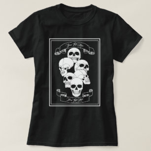 Camiseta Cránios e Estandartes com Texto Personalizável Pre
