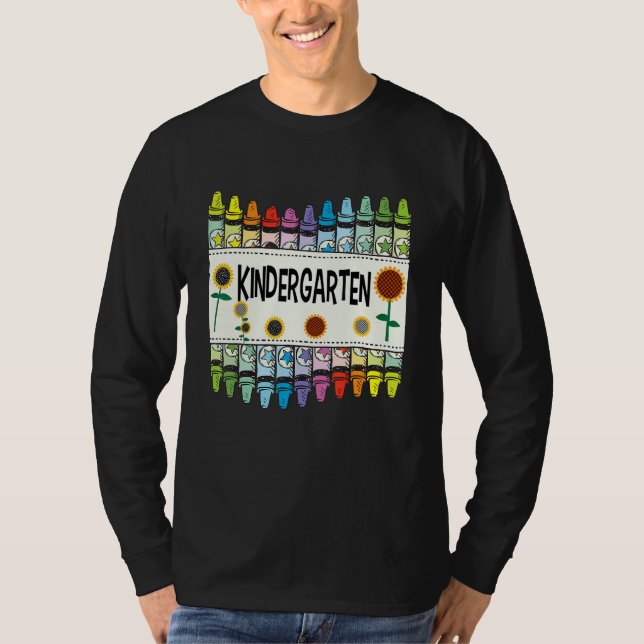 Camiseta Crayons And Flower Teaching  Kindergarten (Frente)