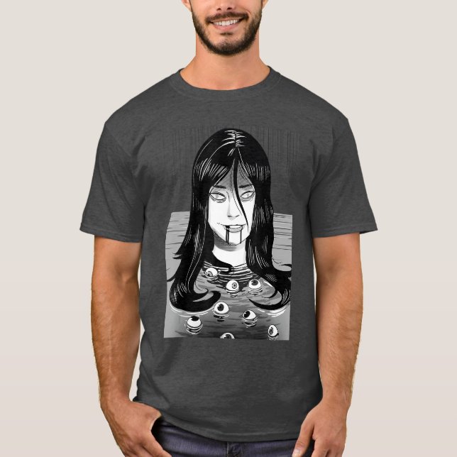 Camiseta Creepy Horror Manga Anime Woman Eyes Bathtub Hallo (Frente)