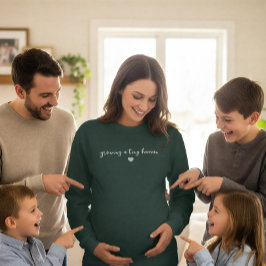 Camiseta "crescendo um pequeno humano" linda gravidez