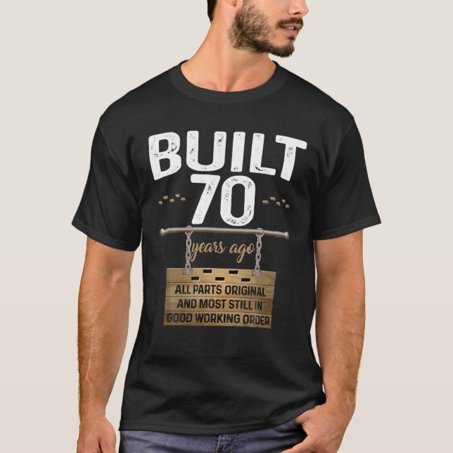 Camiseta Criado há 70 anos, todas as peças originais do Des (Frente)