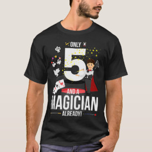 Camiseta Crianças 5 apenas 5 anos e um mágico já G