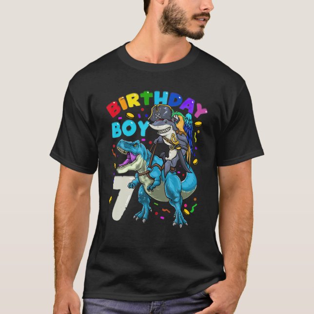 Camiseta Crianças 7 Birthday Boy Pirate Sharing Dinossaur (Frente)