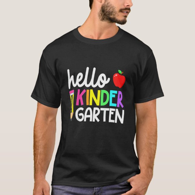 Camiseta Crianças Alô, Kindergarten Team Kinder De Volta À  (Frente)