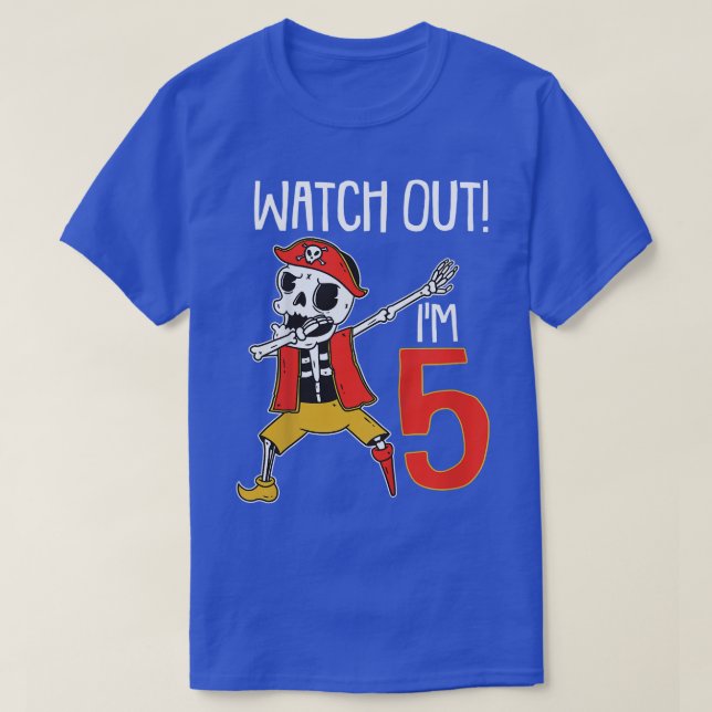 Camiseta Crianças Assistam Im 5 Piratas 5 Aniversário Dabb (Frente do Design)