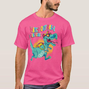 Camiseta Crianças Assistam Pré-K Aqui Eu Venho Dinossauro T