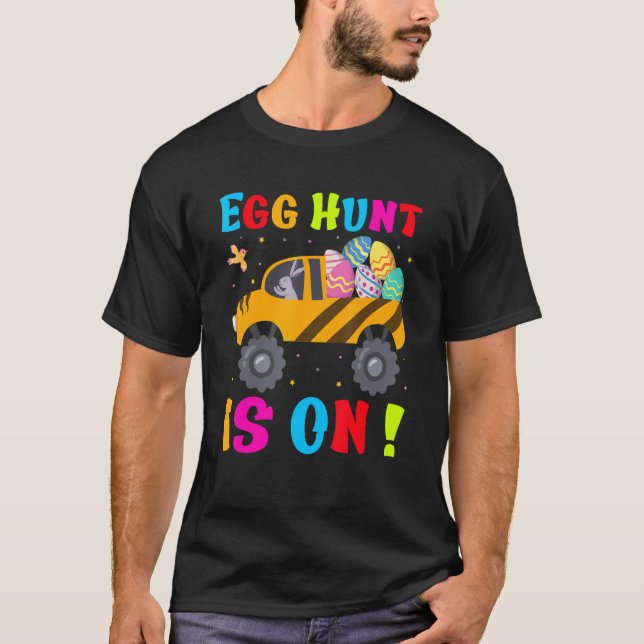 Camiseta Crianças Caça De Ovos Está No Trator Ovos De Pásco (Frente)