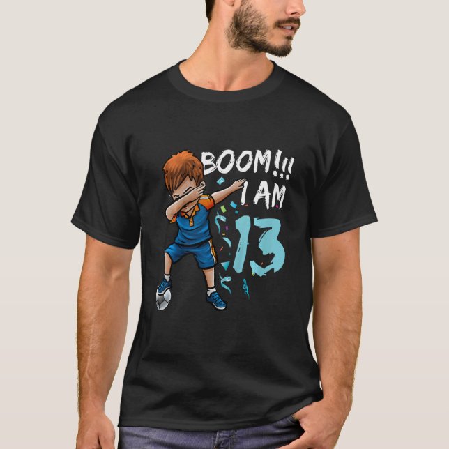 Camiseta Crianças Dabbing Birthday Boy Soccer 13 aniversári (Frente)