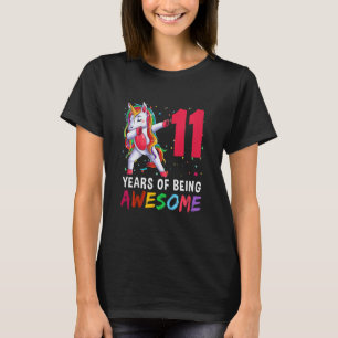 Camiseta Crianças de 11 anos Meninas adolescentes bebendo U