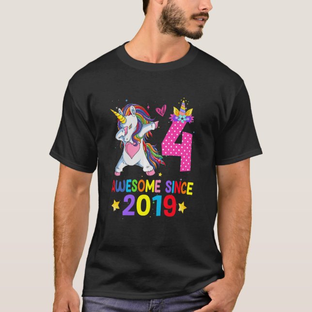 Camiseta Crianças de 4 anos adolescentes bebendo Unicorn 4° (Frente)