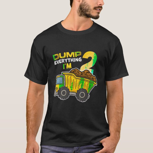 Camiseta Crianças jogam tudo que sou 2 caminhões 2 anos seg (Frente)
