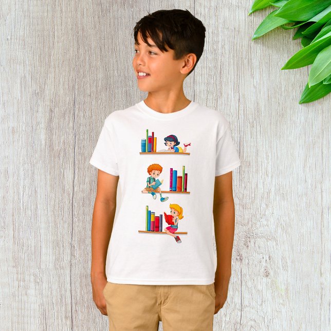 Camiseta Crianças Lendo Livros na Prateleira (Criador carregado)