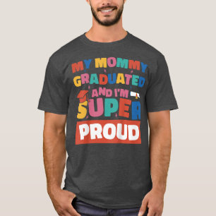 Camiseta Crianças minha Mamãe se formou e eu sou super orgu