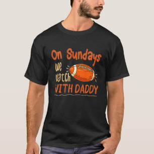 Camiseta Crianças Nos Domingos Nós Assistimos Com Pai Engra
