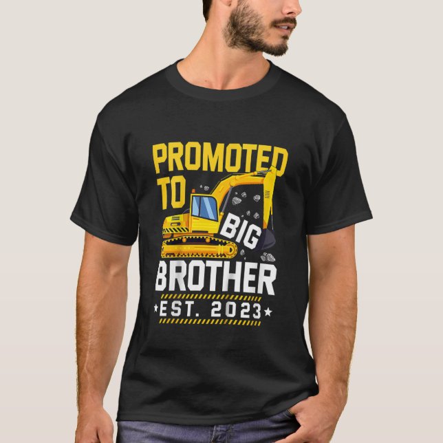 Camiseta Crianças Promovidas Ao Big Bro 2023 Levadas Ao Big (Frente)