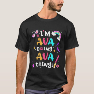 Camiseta Crianças que sou Ava fazendo coisas de Ava, bonita