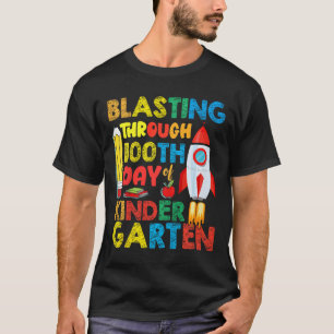 Camiseta Crianças Se Espalham Por 100º Dia Do Jardim De Inf