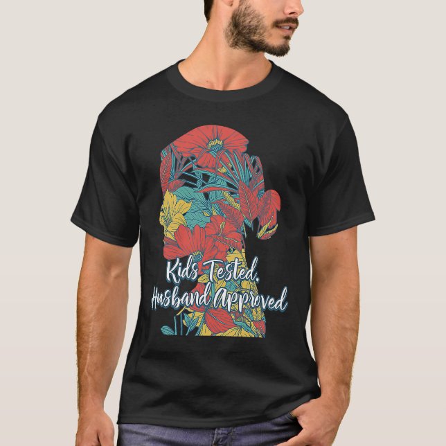 Camiseta Crianças testadas Marido aprovado Mãe Humor Mãe Co (Frente)