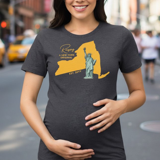 Camiseta Criando um Mapa Original de Nova York e uma Mãe Es (Mom T-shirt from the NYC Locally Grown Baby Shower collection by Darling & May)