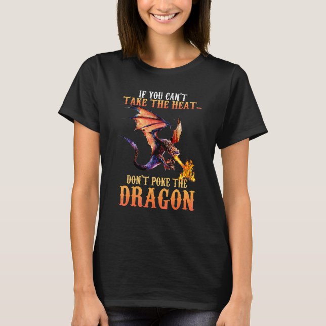 Camiseta Criatura Mitológica Voadora Cuspidora de Chamas de (Frente)