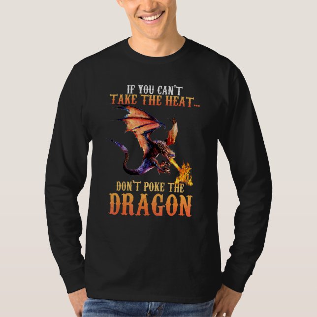 Camiseta Criatura Mitológica Voadora Cuspidora de Chamas de (Frente)