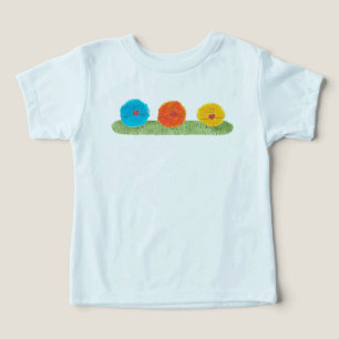 Camiseta Criaturas Fofas Segurando Corações