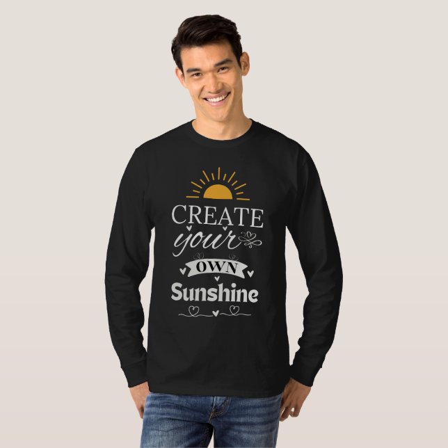 Camiseta Crie seu próprio sol - citação inspiradora (Frente Completa)