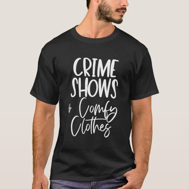 Camiseta Crime Engraçado Mostra Presente de Roupas Composta (Frente)