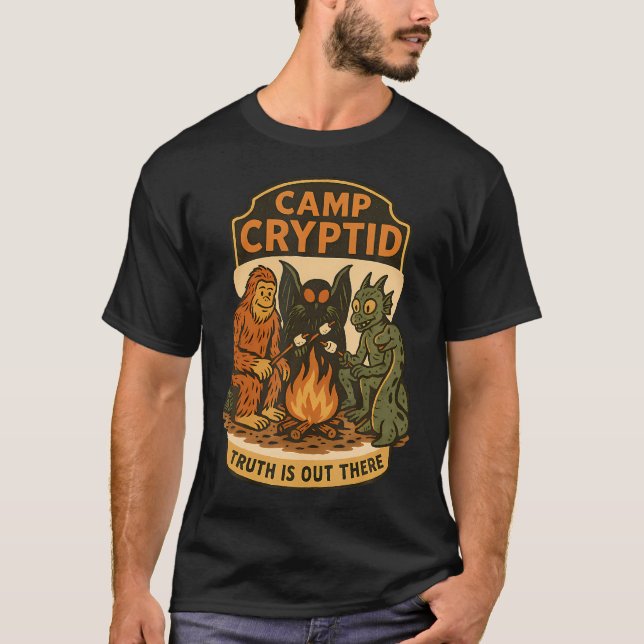Camiseta Criptídeo de Acampamento Divertido Pé Grande Mothm (Frente)